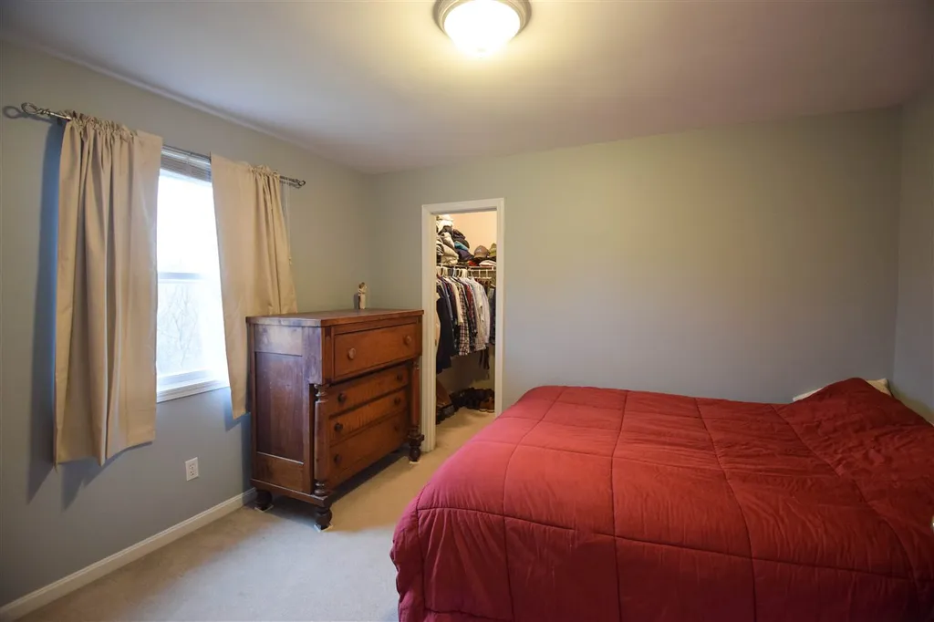 27 Hawthorn Circle Essex VT 05452
