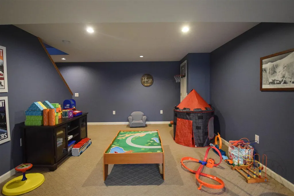 27 Hawthorn Circle Essex VT 05452
