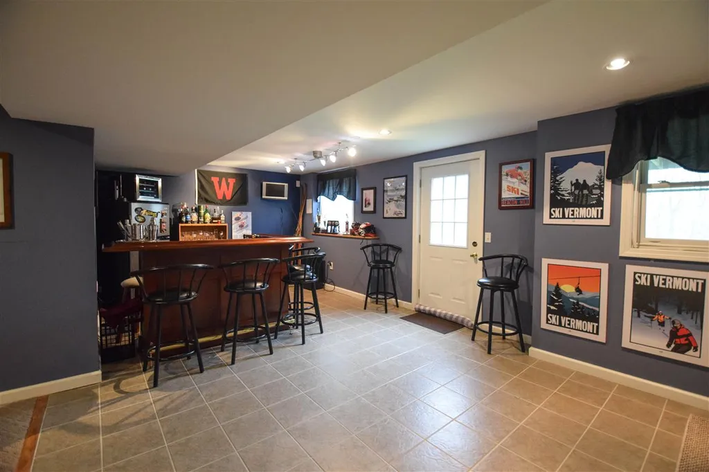 27 Hawthorn Circle Essex VT 05452