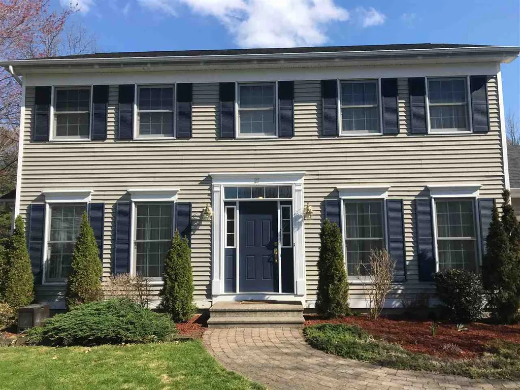 27 Hawthorn Circle Essex VT 05452