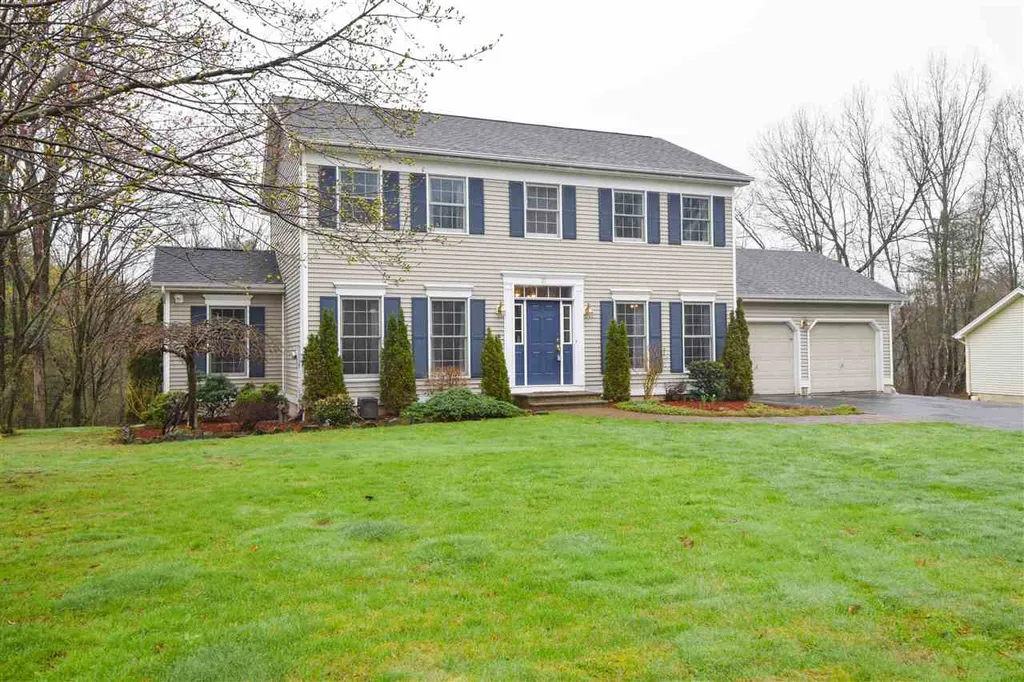 27 Hawthorn Circle Essex VT 05452