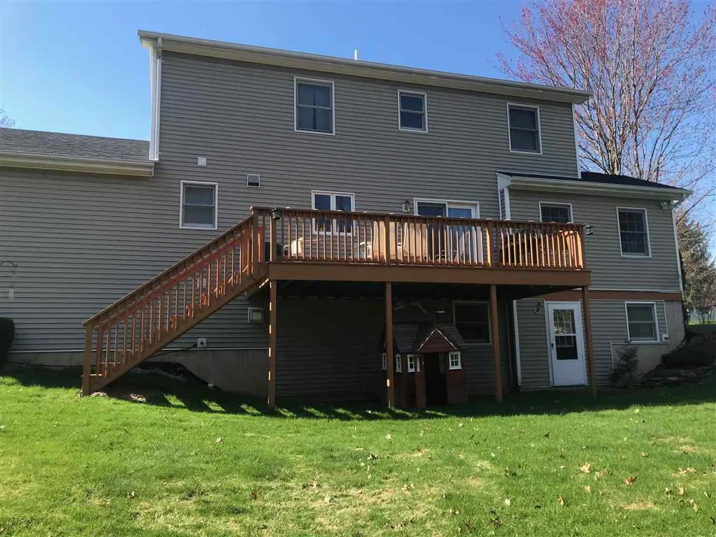 27 Hawthorn Circle Essex VT 05452