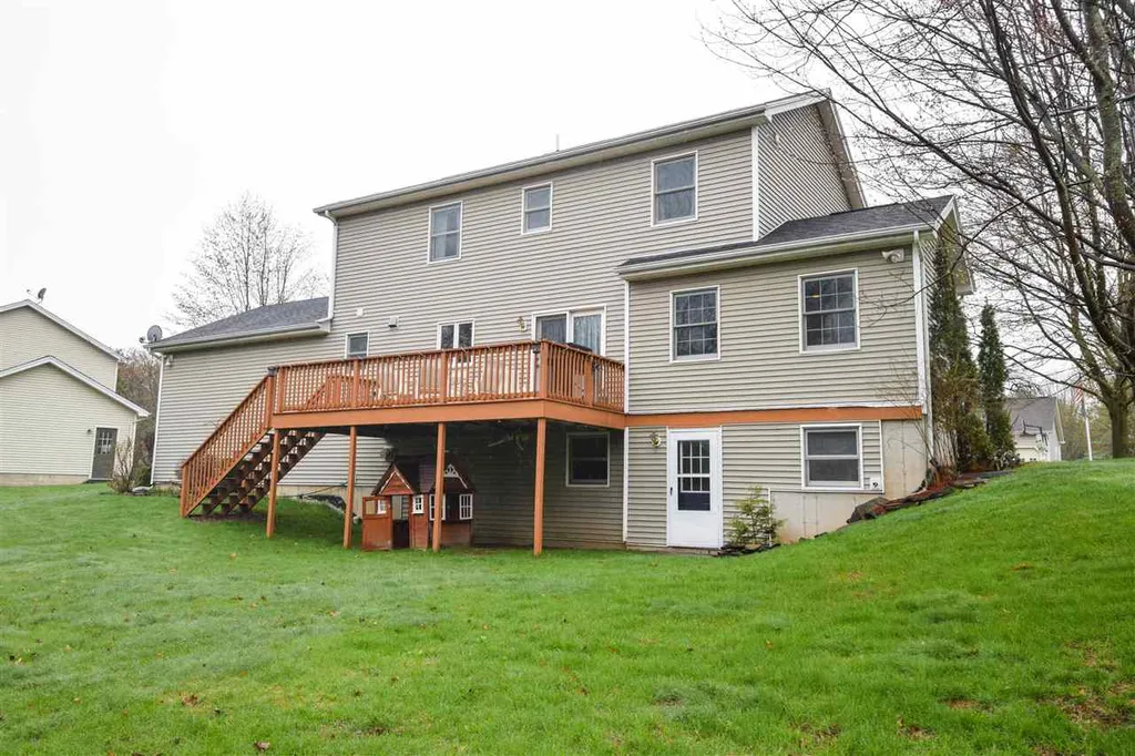 27 Hawthorn Circle Essex VT 05452