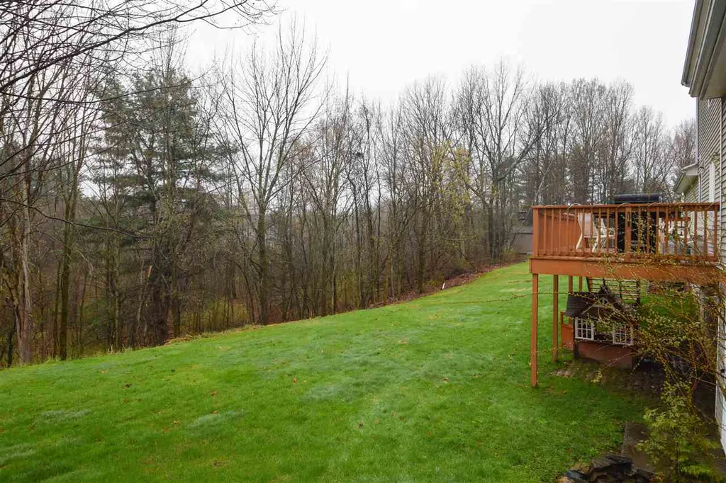 27 Hawthorn Circle Essex VT 05452