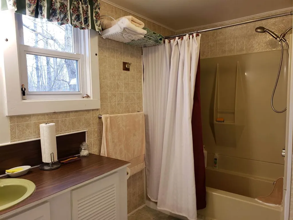 570 Kings Highway Stoddard NH 03464
