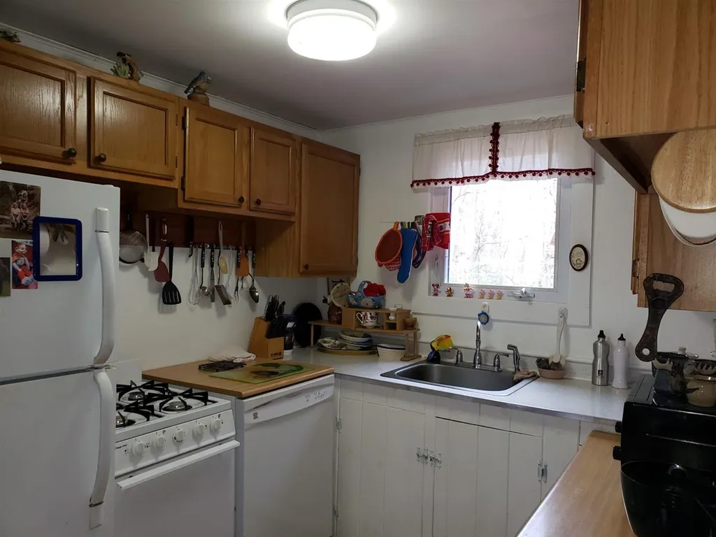 570 Kings Highway Stoddard NH 03464