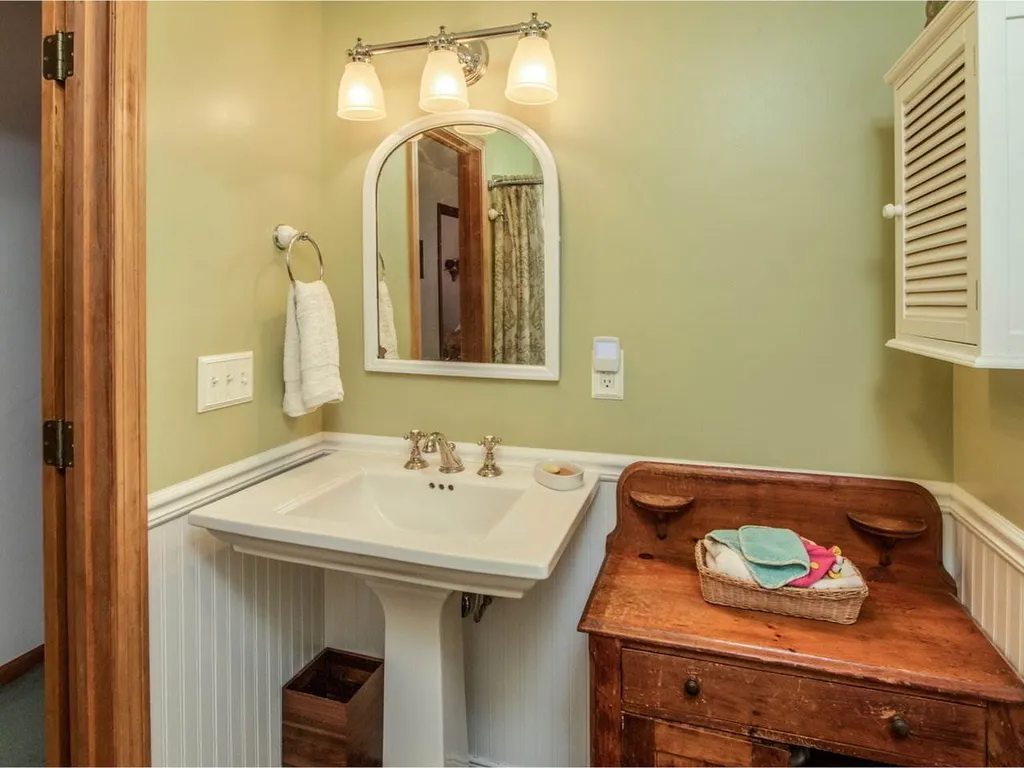 568 Patton Woods Road Charlotte VT 05445