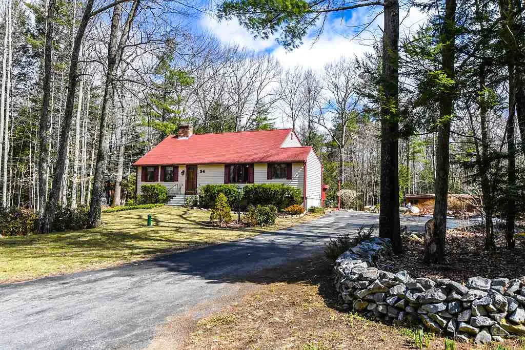 34 Holmeswood Drive Sandown NH 03873