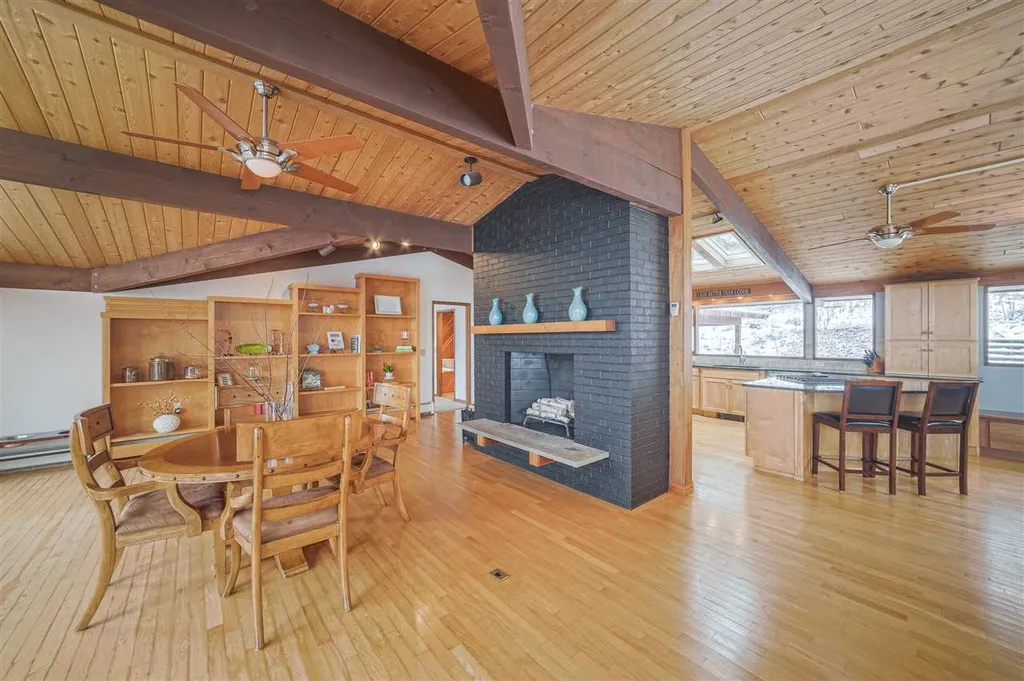 881 Morgan Hill Road New London NH 03257
