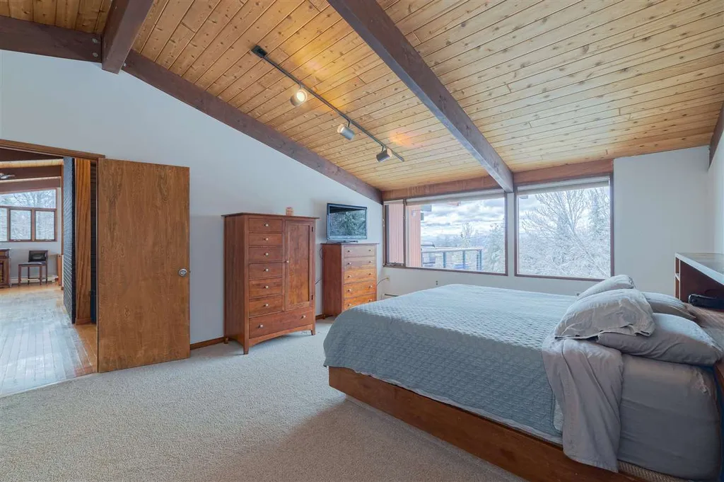 881 Morgan Hill Road New London NH 03257