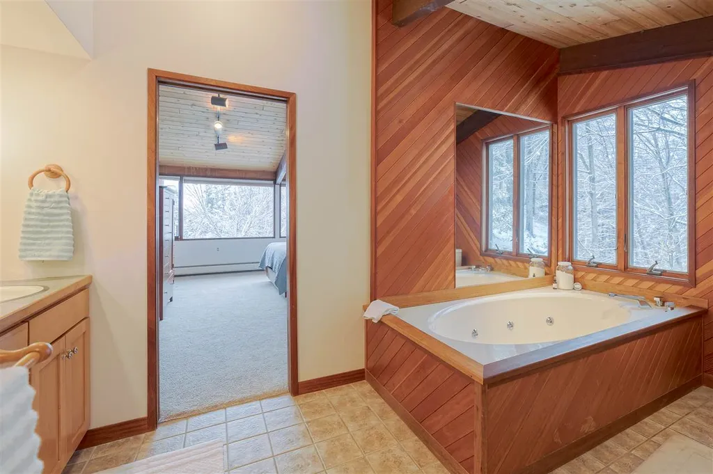 881 Morgan Hill Road New London NH 03257