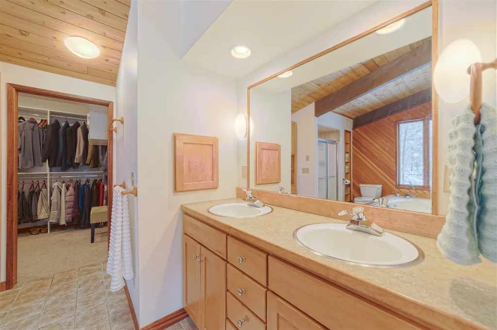 881 Morgan Hill Road New London NH 03257