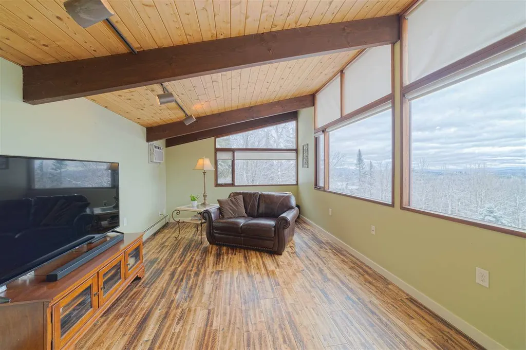 881 Morgan Hill Road New London NH 03257