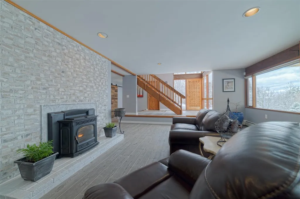 881 Morgan Hill Road New London NH 03257