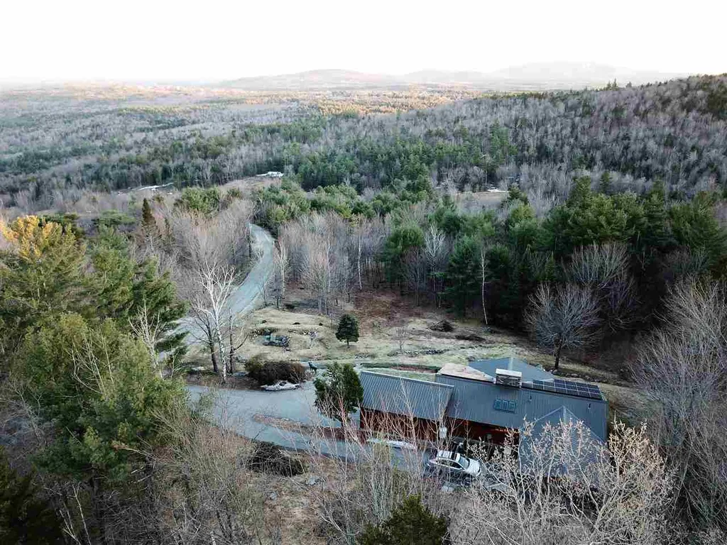 881 Morgan Hill Road New London NH 03257