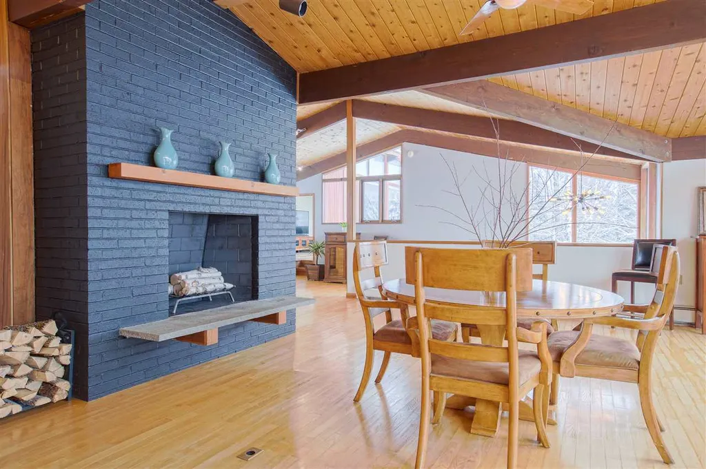 881 Morgan Hill Road New London NH 03257