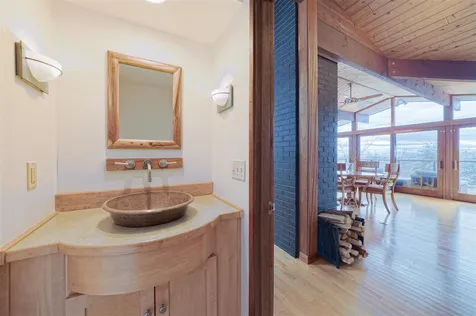 881 Morgan Hill Road New London NH 03257