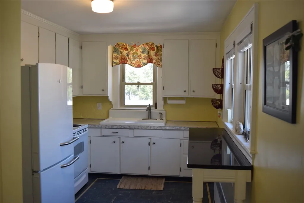 206 Glenwood Avenue Manchester NH 03102
