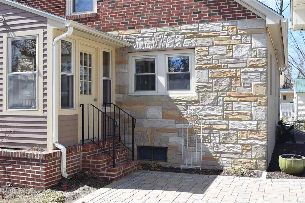 206 Glenwood Avenue Manchester NH 03102
