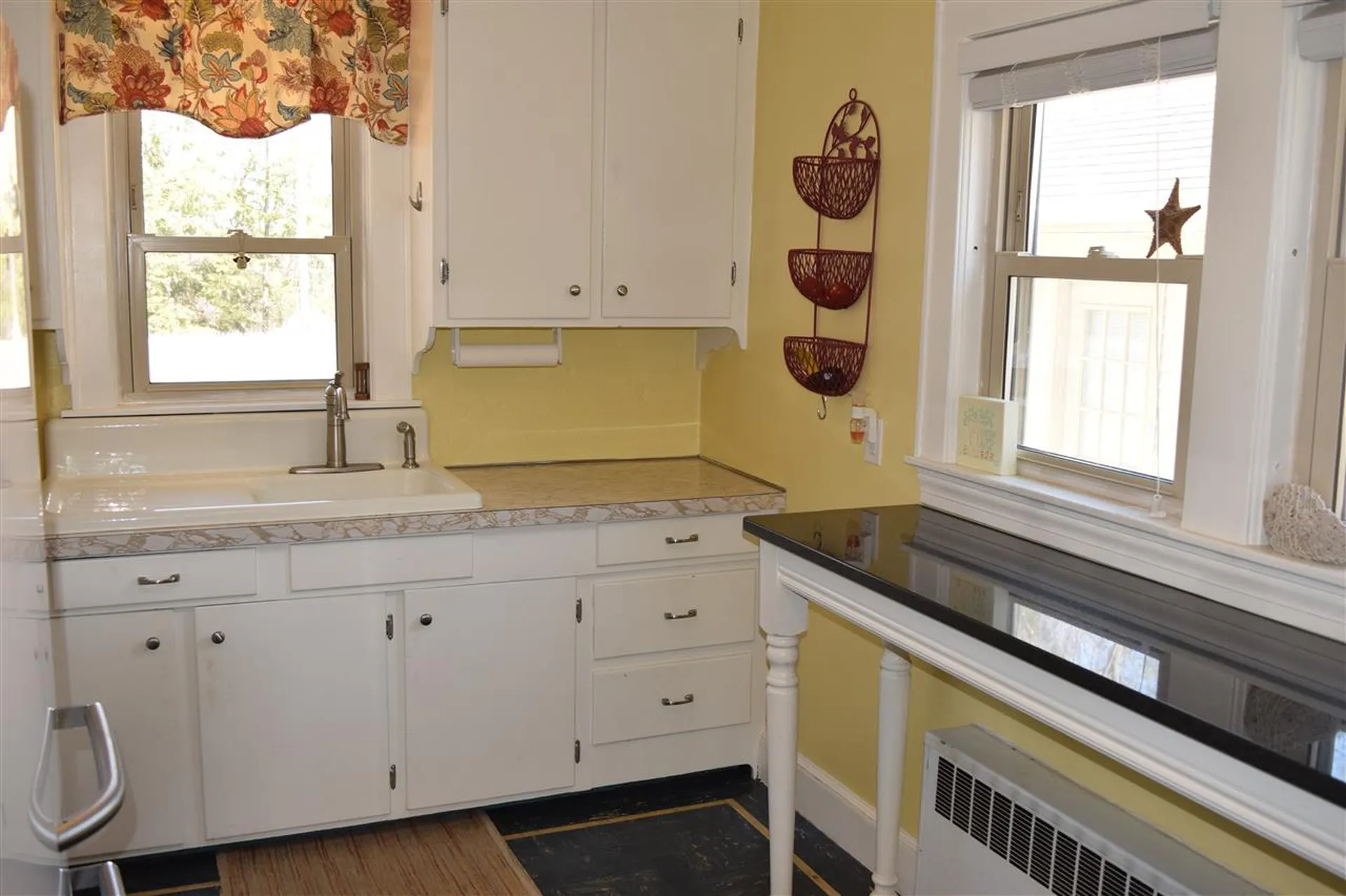 206 Glenwood Avenue Manchester NH 03102
