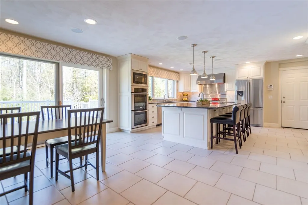10 Squier Drive North Hampton NH 03862
