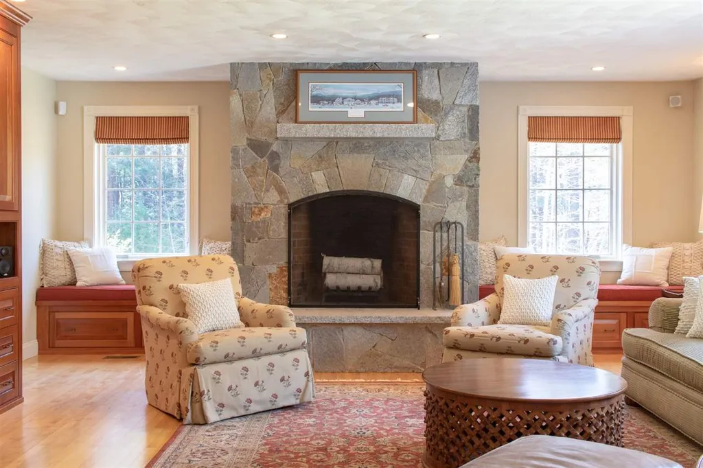 10 Squier Drive North Hampton NH 03862