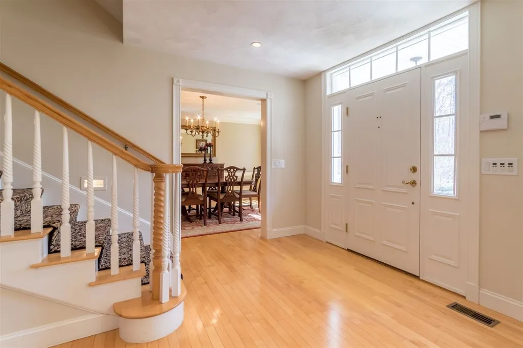 10 Squier Drive North Hampton NH 03862