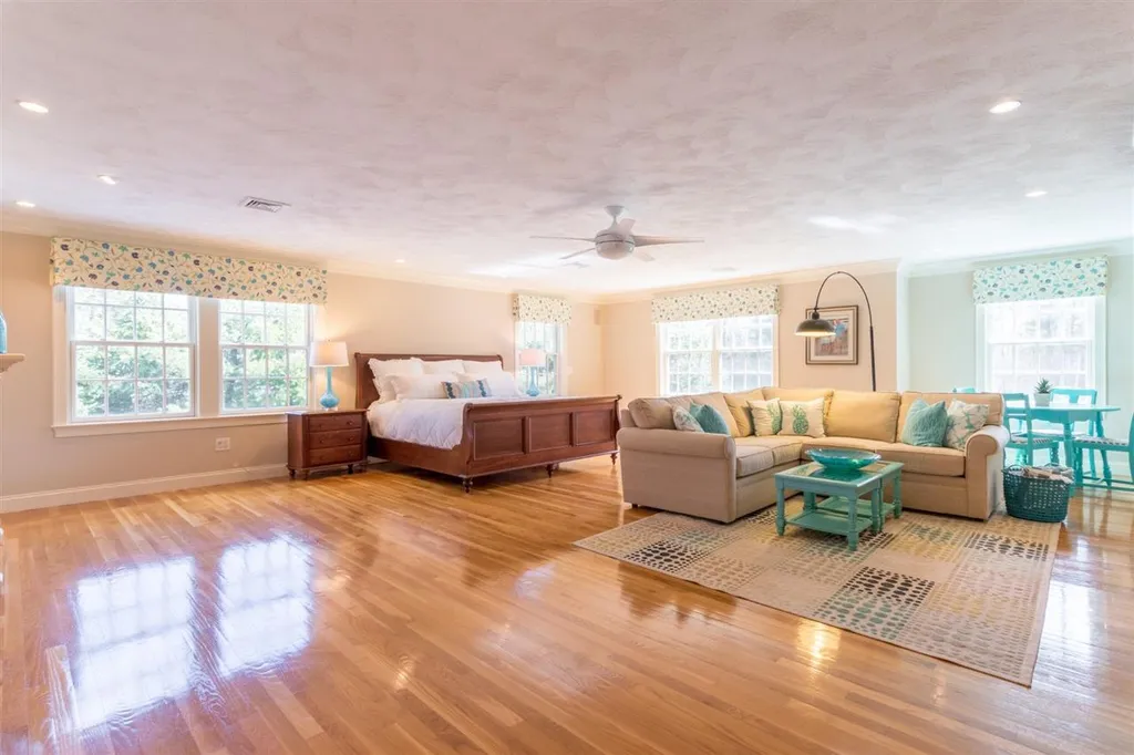 10 Squier Drive North Hampton NH 03862