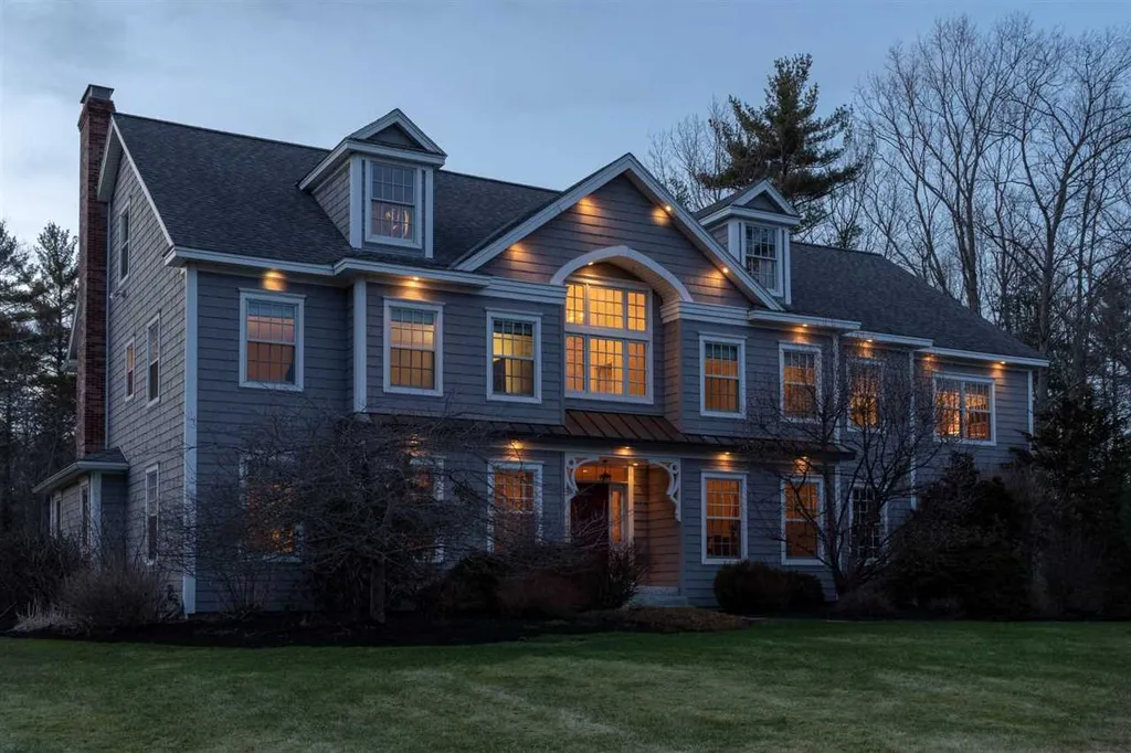 10 Squier Drive North Hampton NH 03862