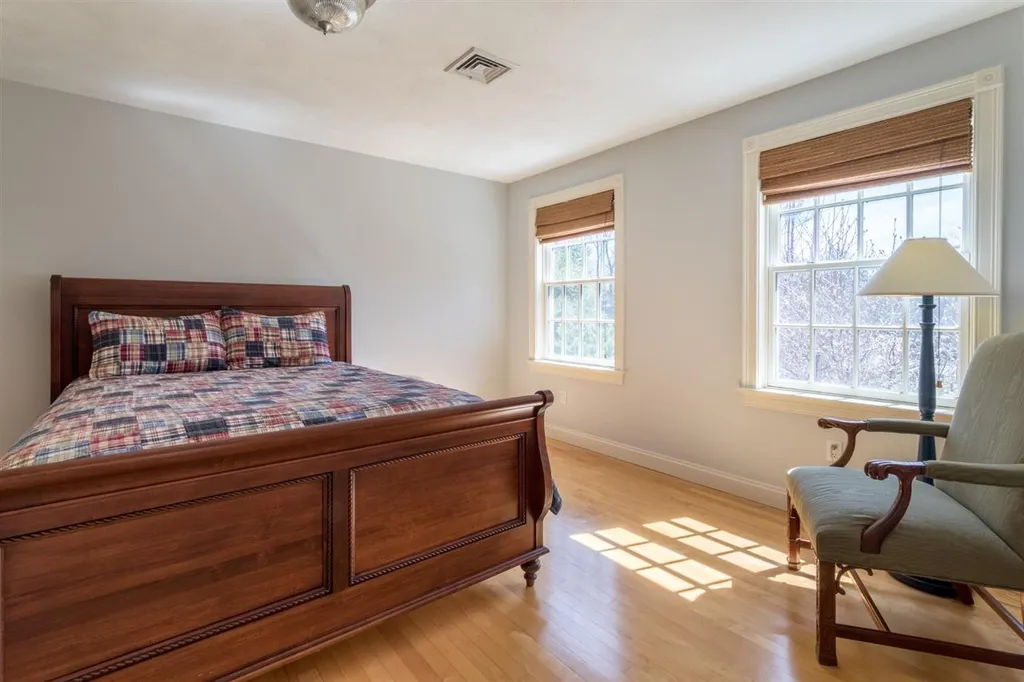 10 Squier Drive North Hampton NH 03862