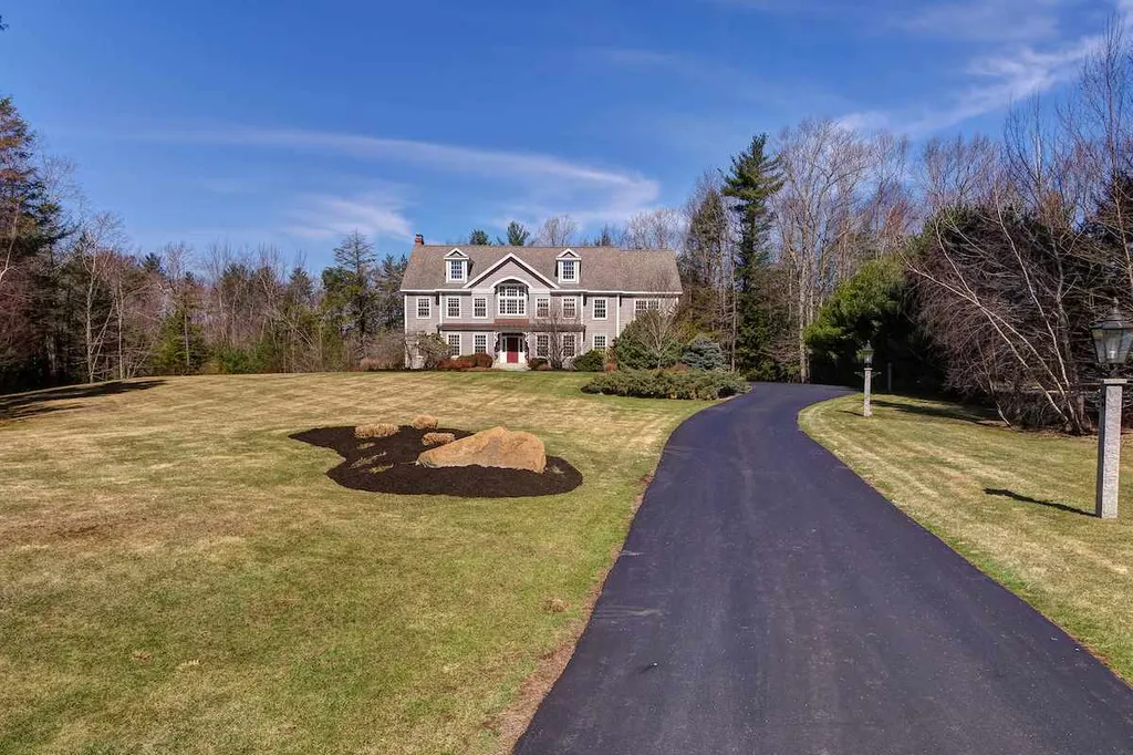 10 Squier Drive North Hampton NH 03862
