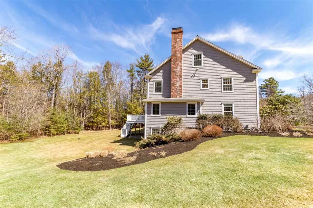 10 Squier Drive North Hampton NH 03862
