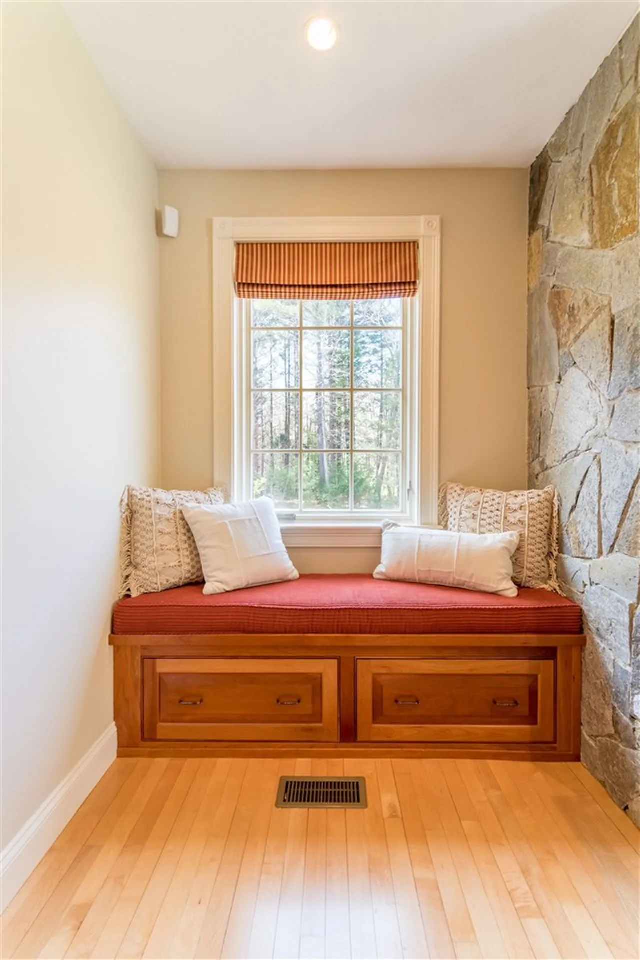 10 Squier Drive North Hampton NH 03862