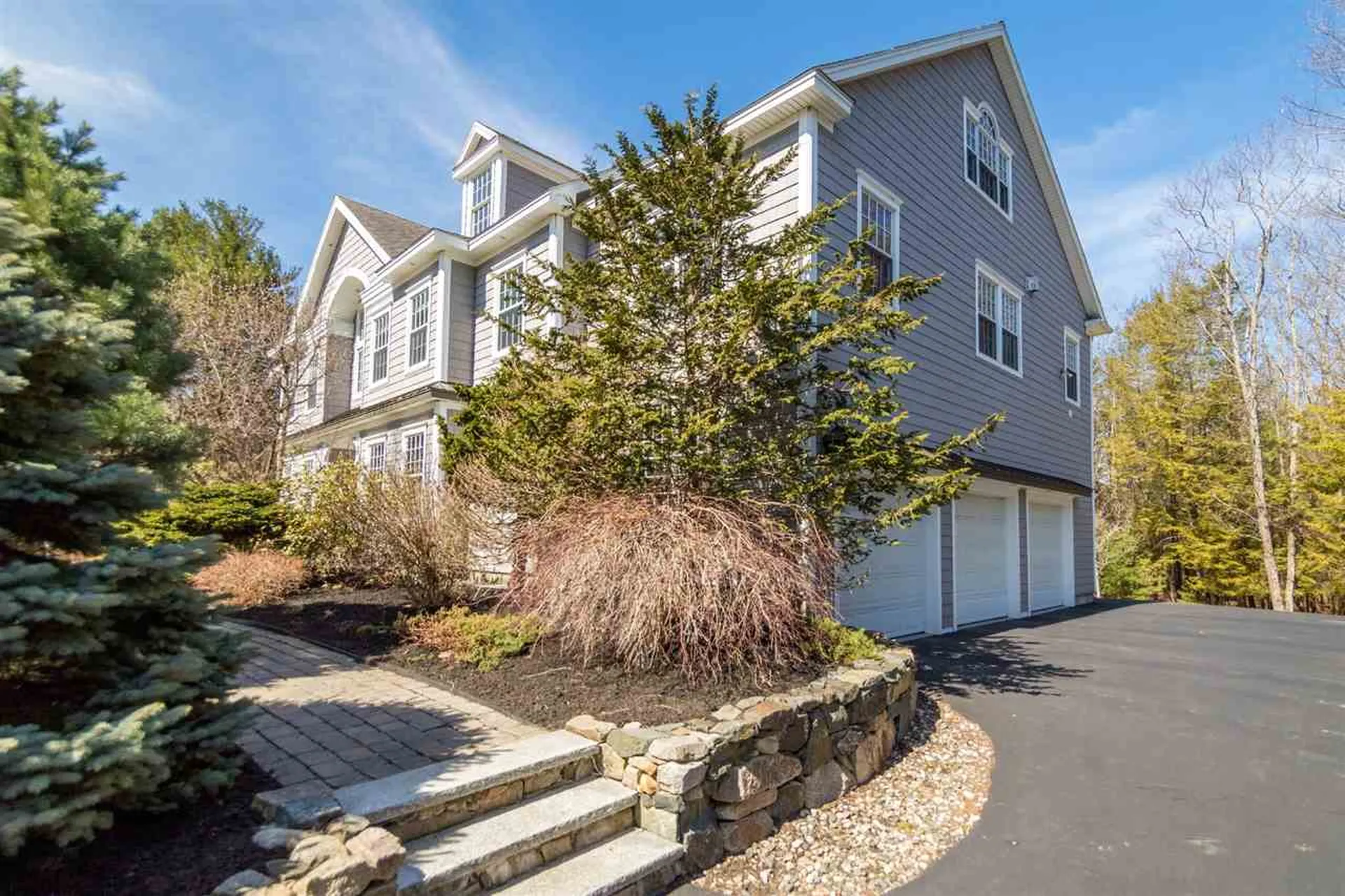 10 Squier Drive North Hampton NH 03862