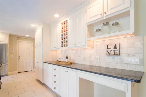 10 Squier Drive North Hampton NH 03862