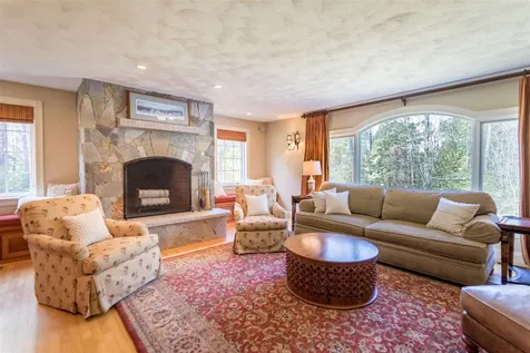 10 Squier Drive North Hampton NH 03862