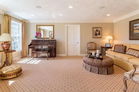 10 Squier Drive North Hampton NH 03862