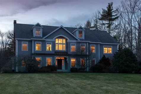 10 Squier Drive North Hampton NH 03862