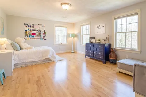 10 Squier Drive North Hampton NH 03862
