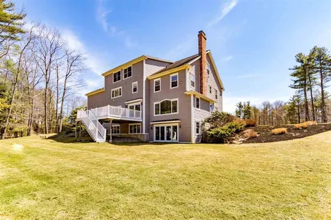 10 Squier Drive North Hampton NH 03862