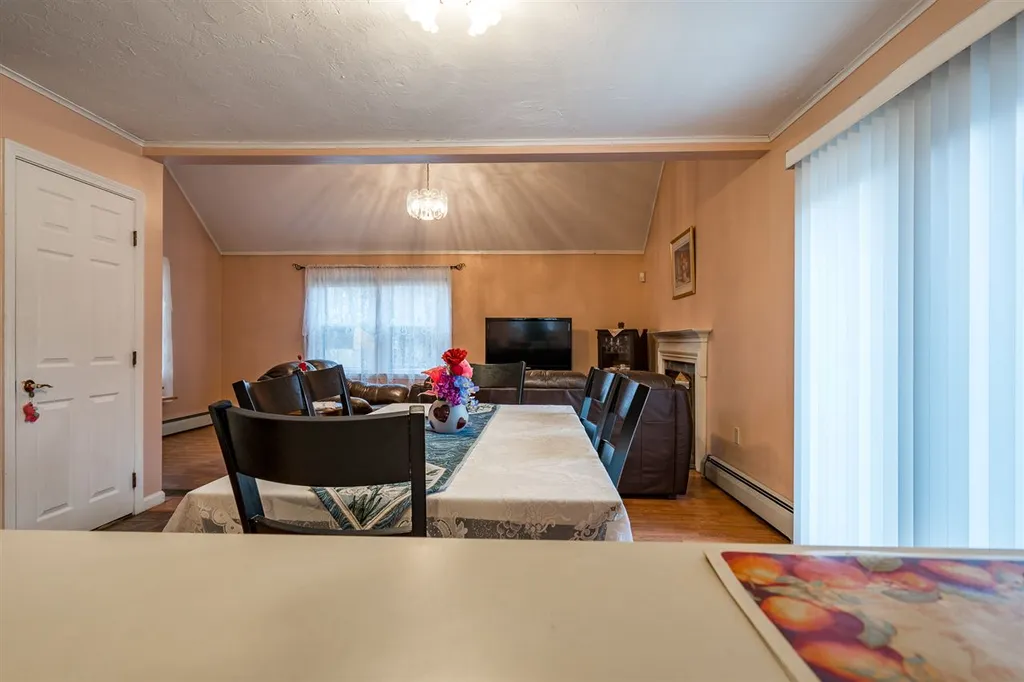 38 Hunters Village Way Manchester NH 03103