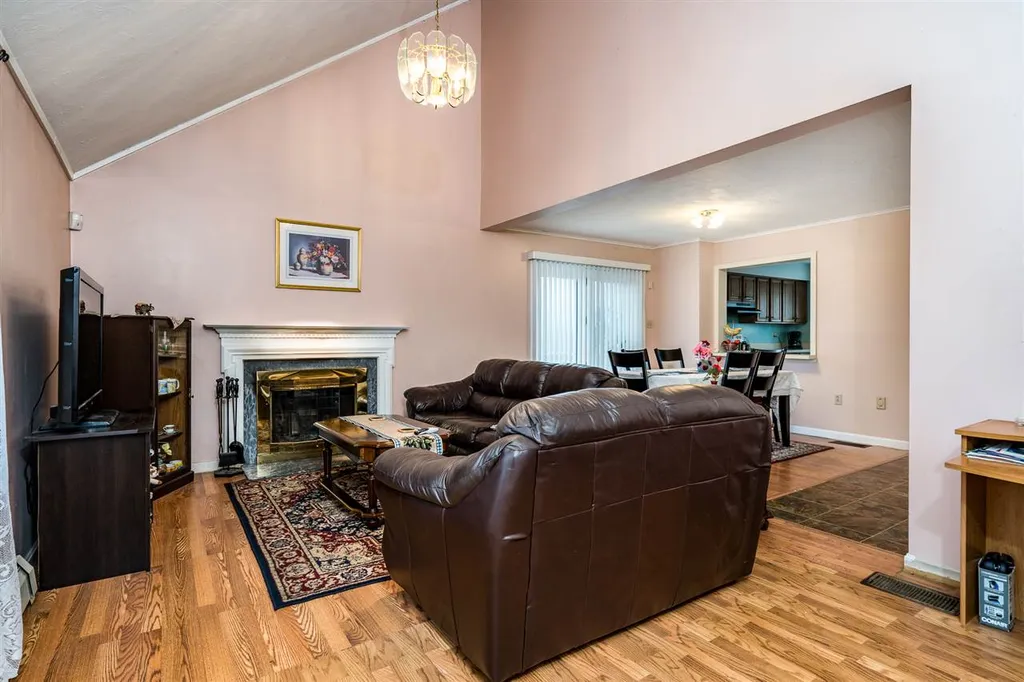 38 Hunters Village Way Manchester NH 03103