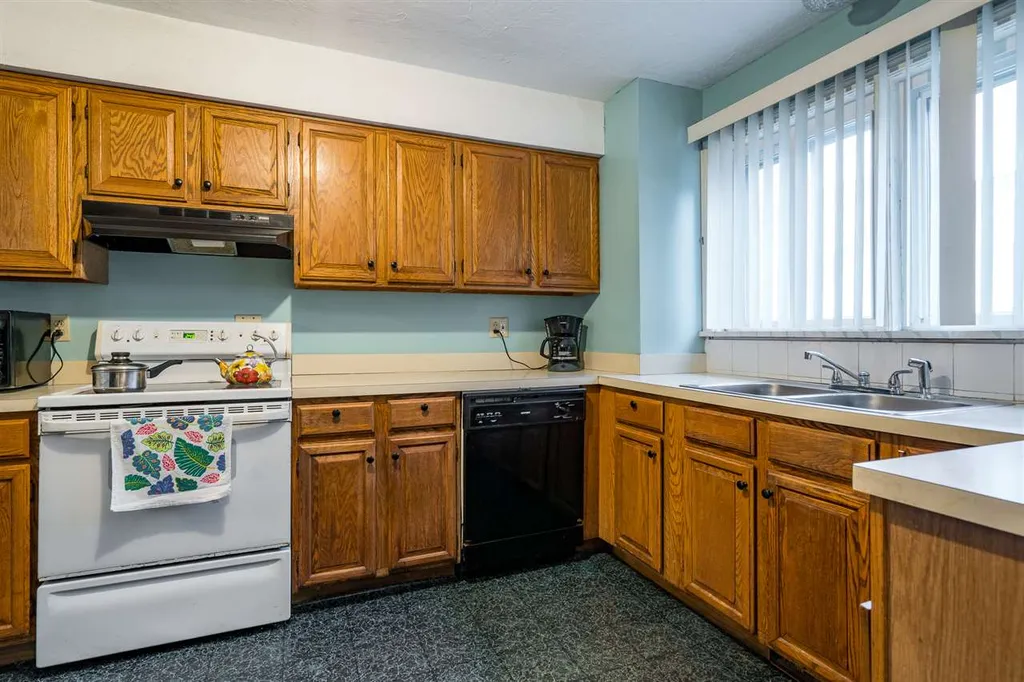 38 Hunters Village Way Manchester NH 03103