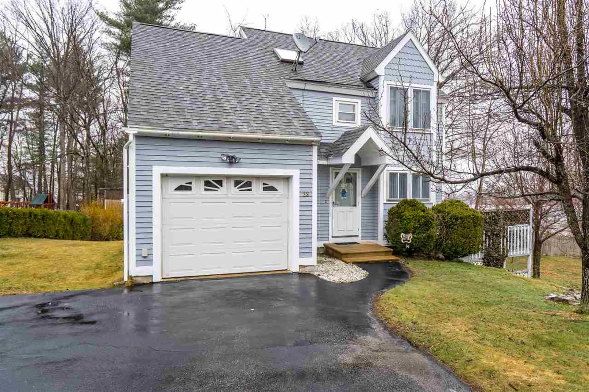 38 Hunters Village Way Manchester NH 03103