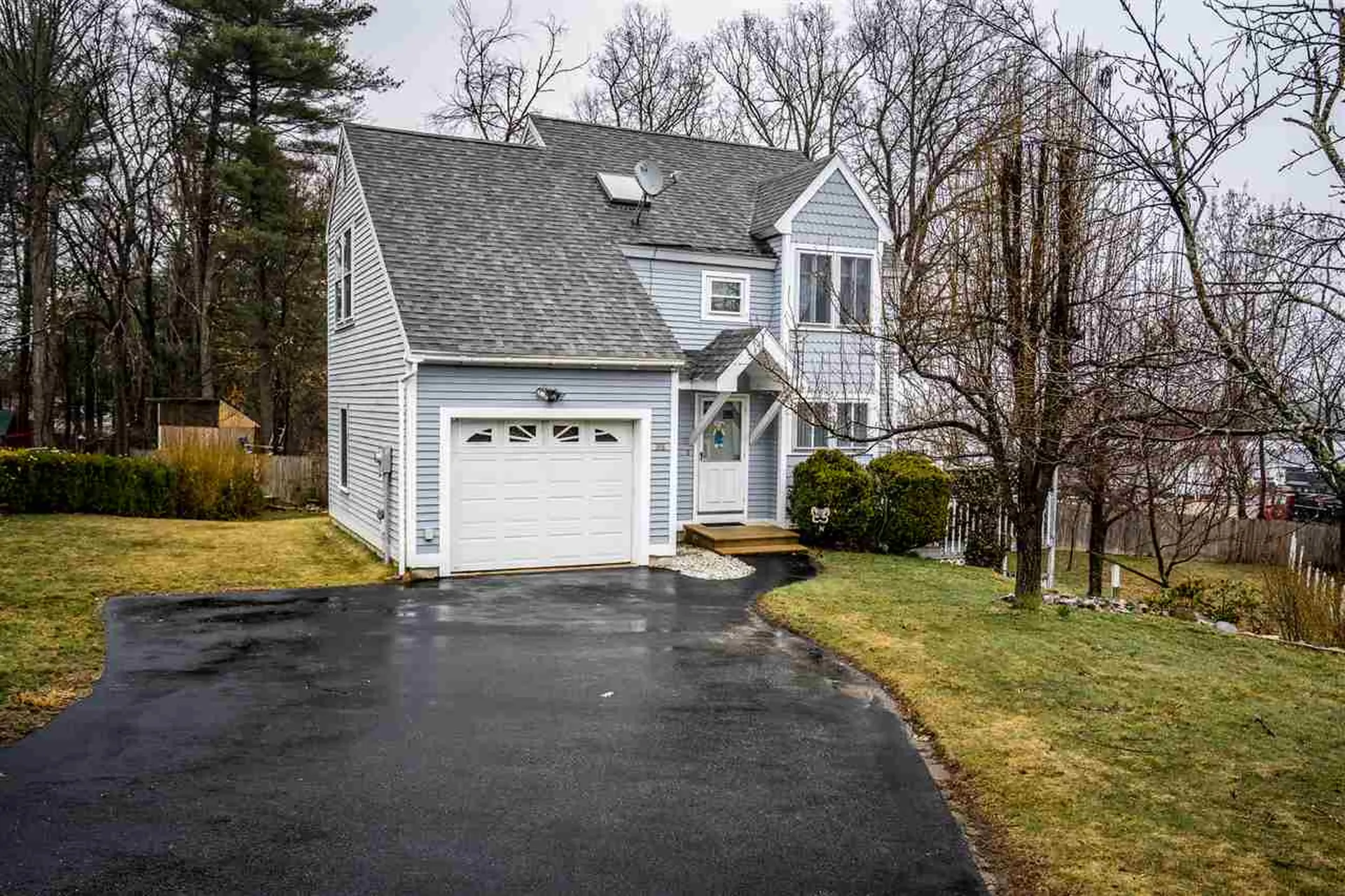 38 Hunters Village Way Manchester NH 03103