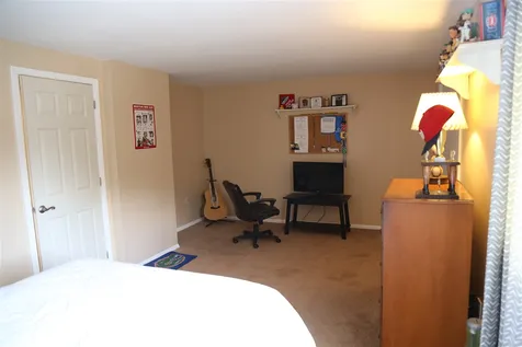 35 Pimlico Court Bedford NH 03110