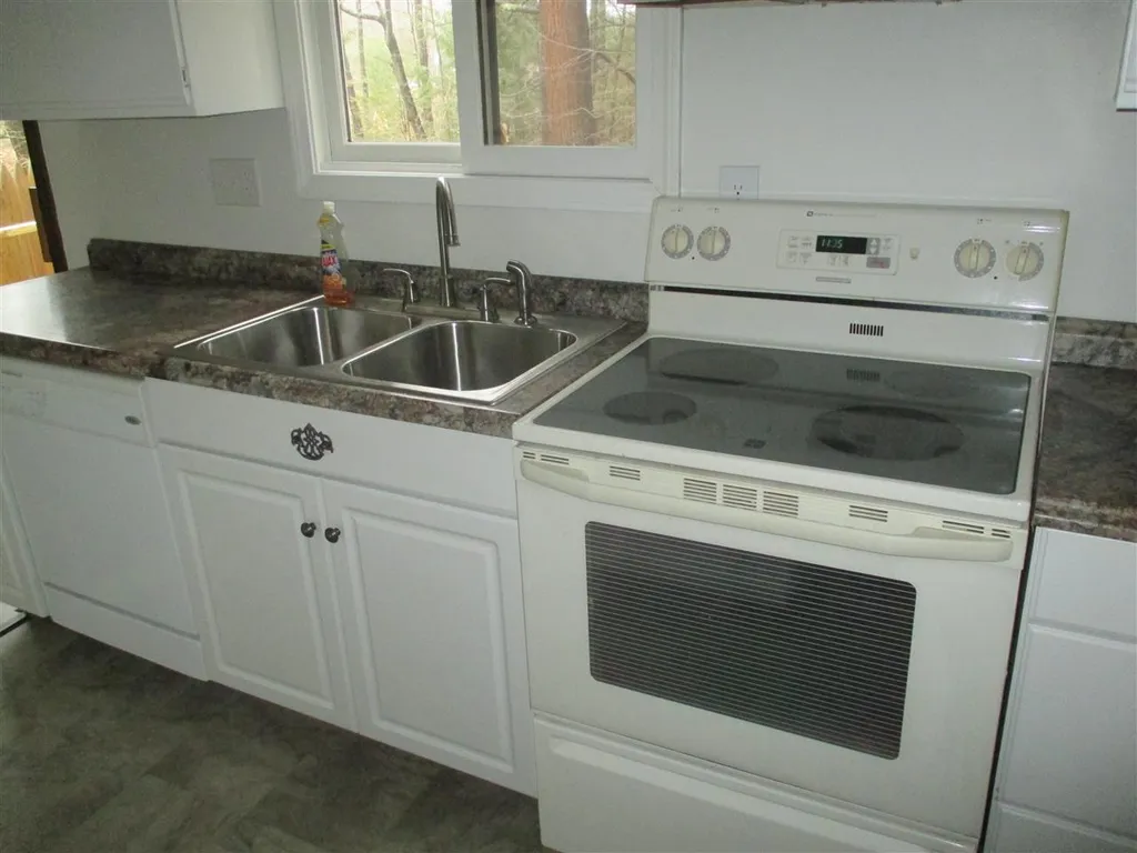 12 Cedarbrook Village Rochester NH 03867