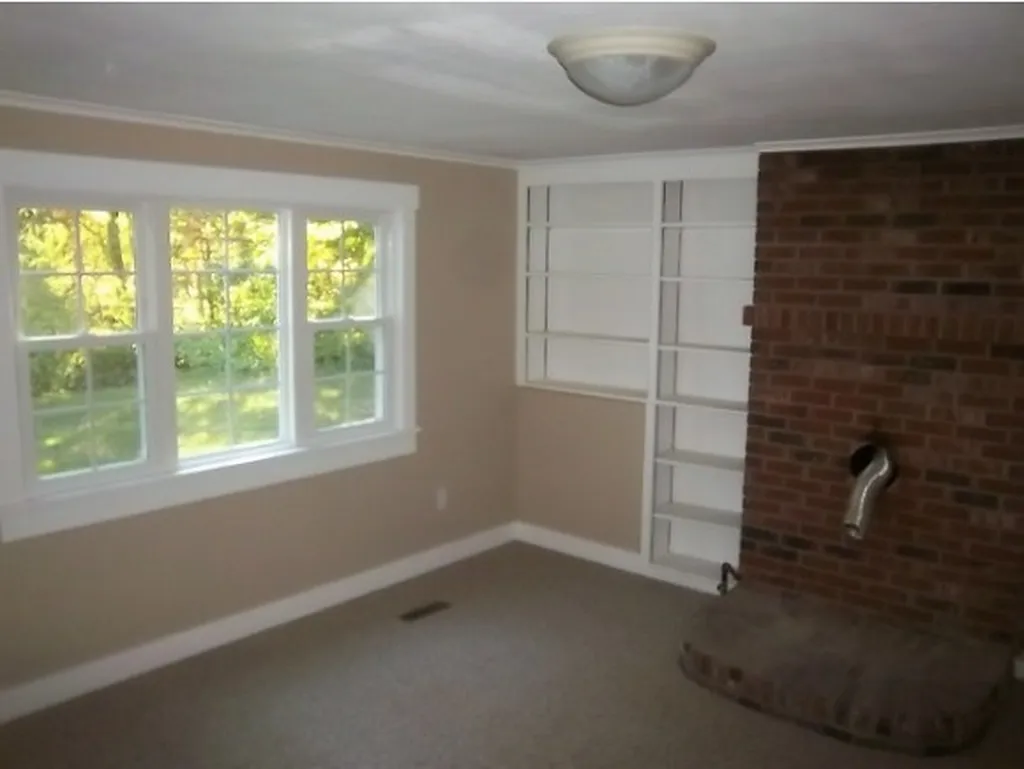 33 Old Bristol Road New Hampton NH 03256