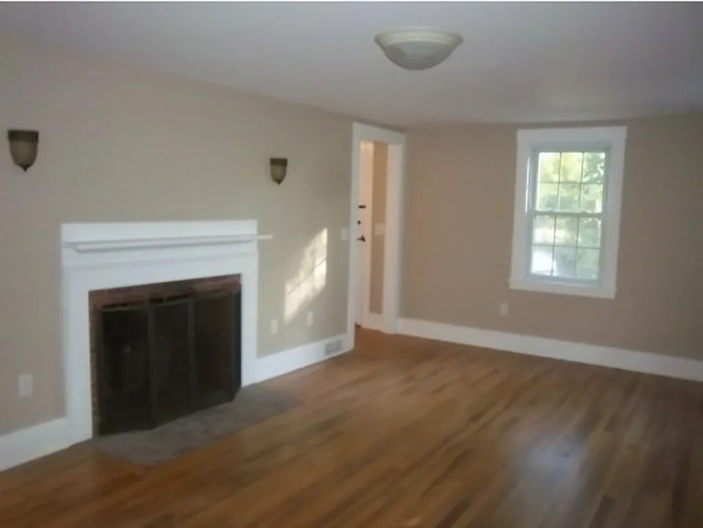 33 Old Bristol Road New Hampton NH 03256
