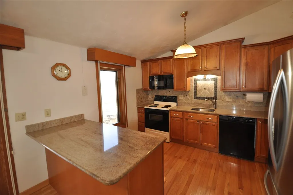 28 Wellesley Drive Milford NH 03055